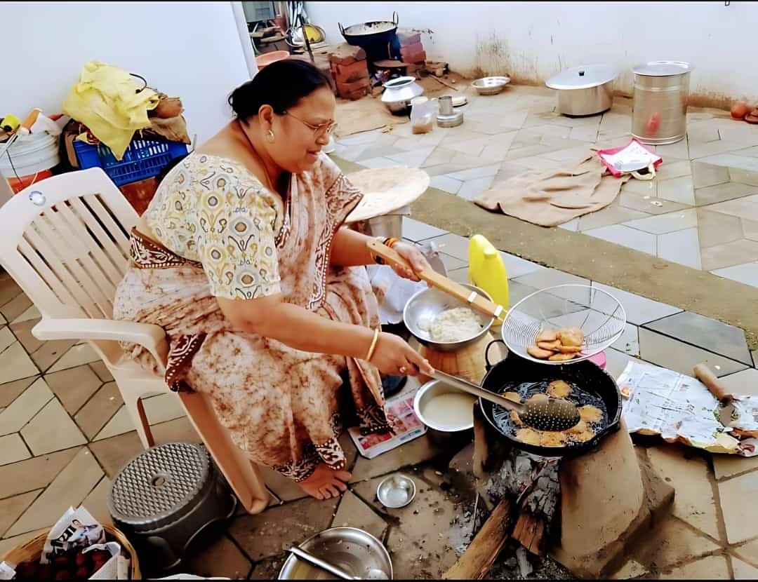 आम जनता के लिये सेवारत महिला एवं बाल विकास तथा समाज कल्याण मंत्री अनिला भेड़िया 