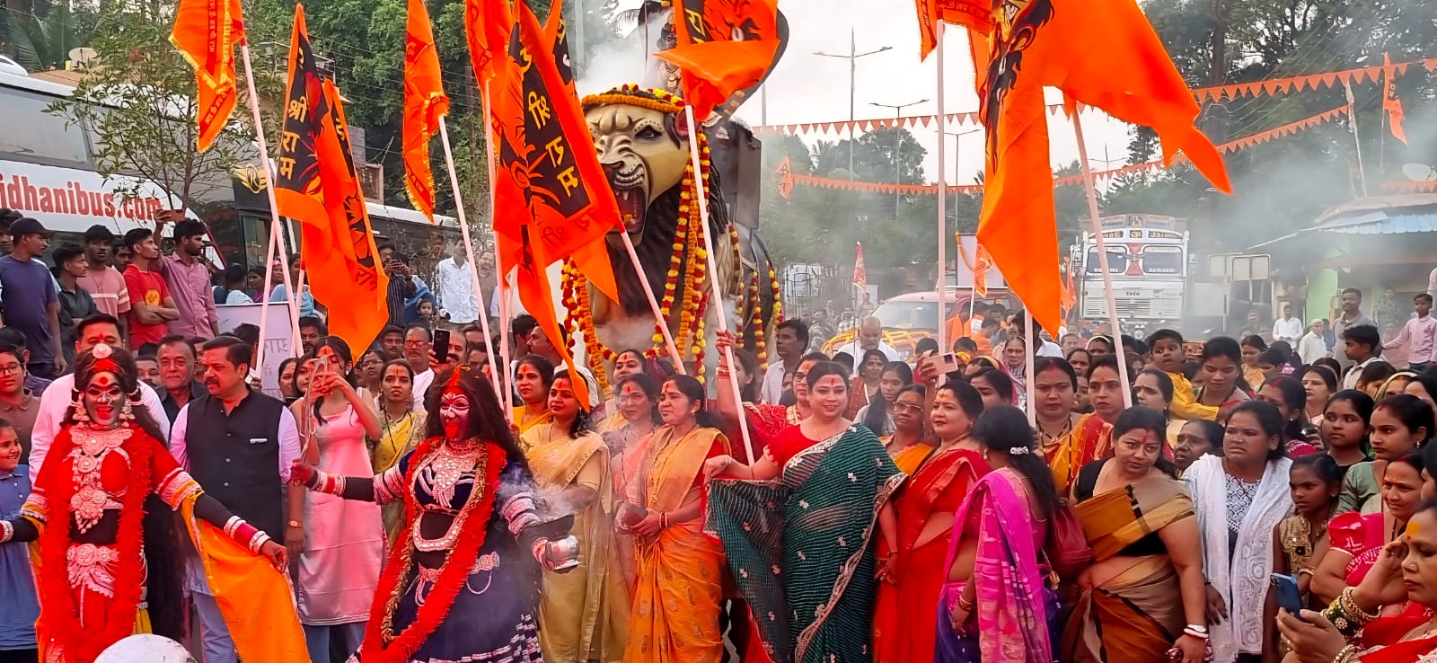 हिन्दू नववर्ष की गूंज: काशी के कलाकारों ने नवदुर्गा के दिव्य रूपों से मोहा किरंदुल, भव्य शोभायात्रा में उमड़ा जनसैलाब
