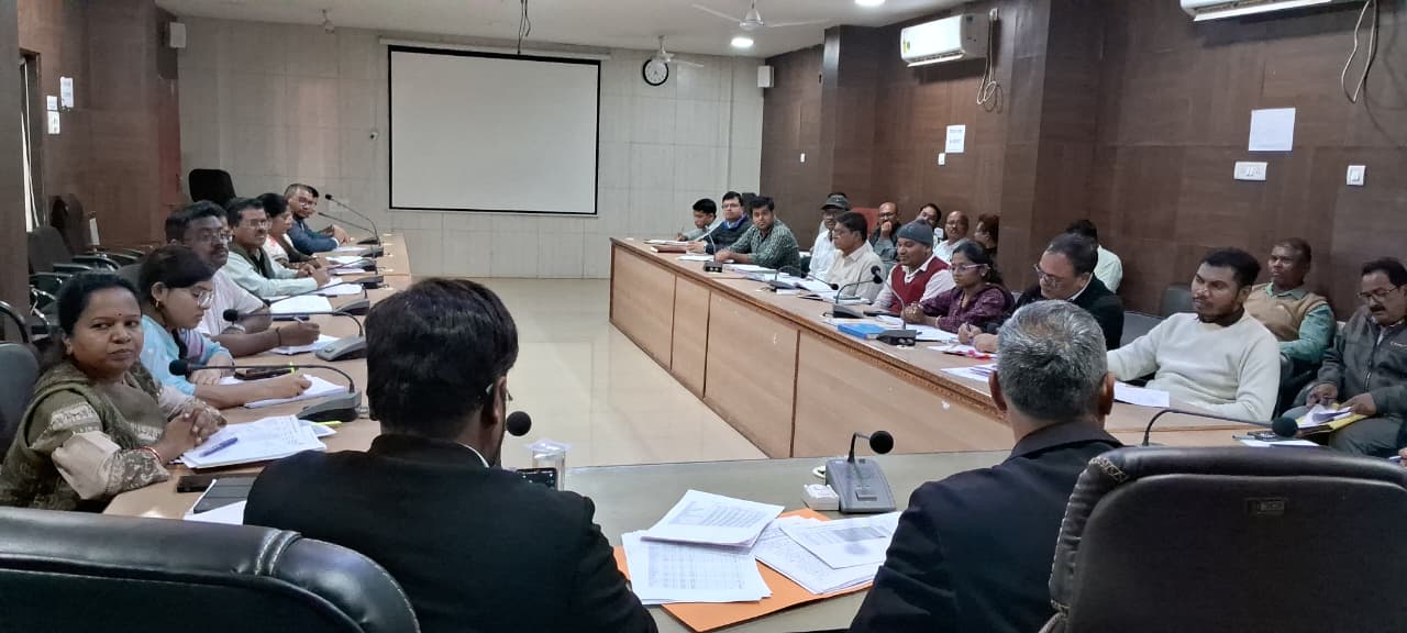 कलेक्टर  रणबीर शर्मा ने की धान खरीदी व्यवस्था की व्यापक समीक्षा, कलेक्टर ने दिए सख्त निर्देश