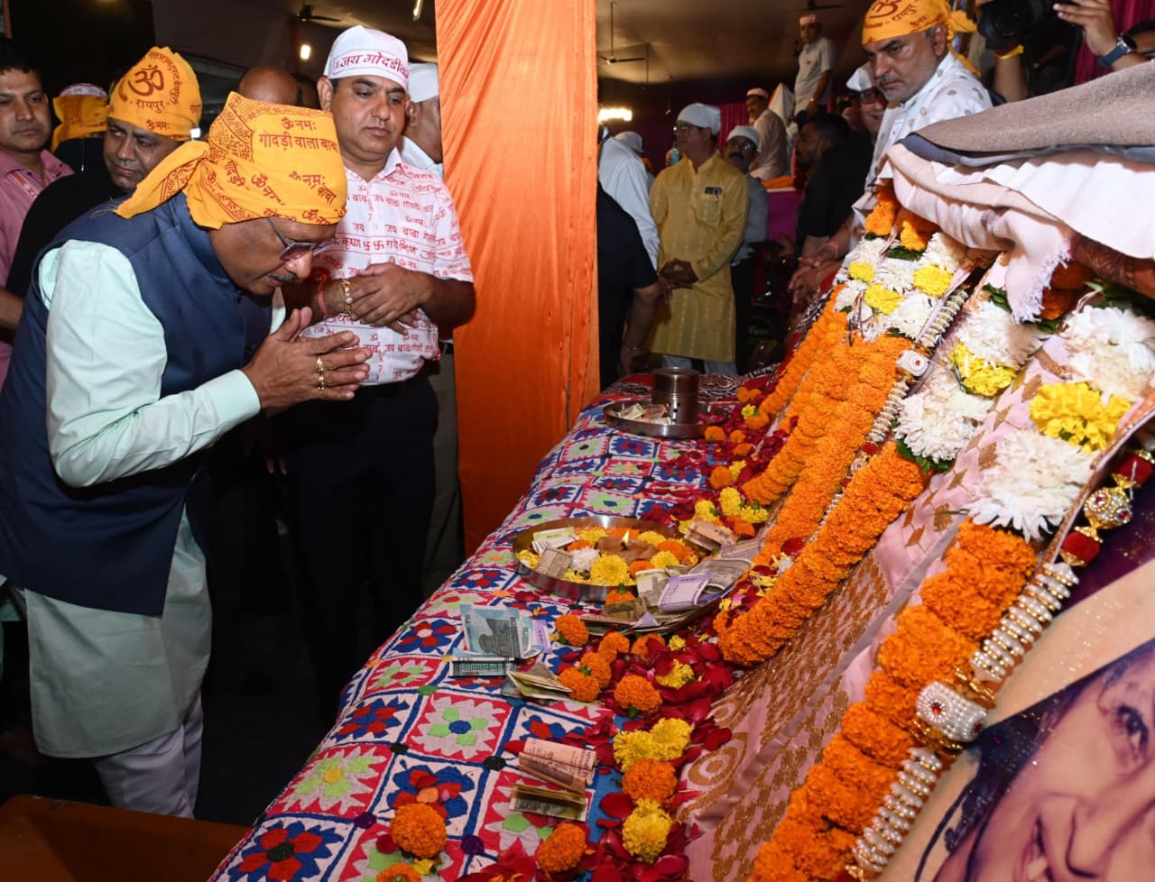 गोदड़ीवाला धाम पहुंचे मुख्यमंत्री : प्रदेशवासियों की सुख-समृद्धि एवं खुशहाली की कामना
