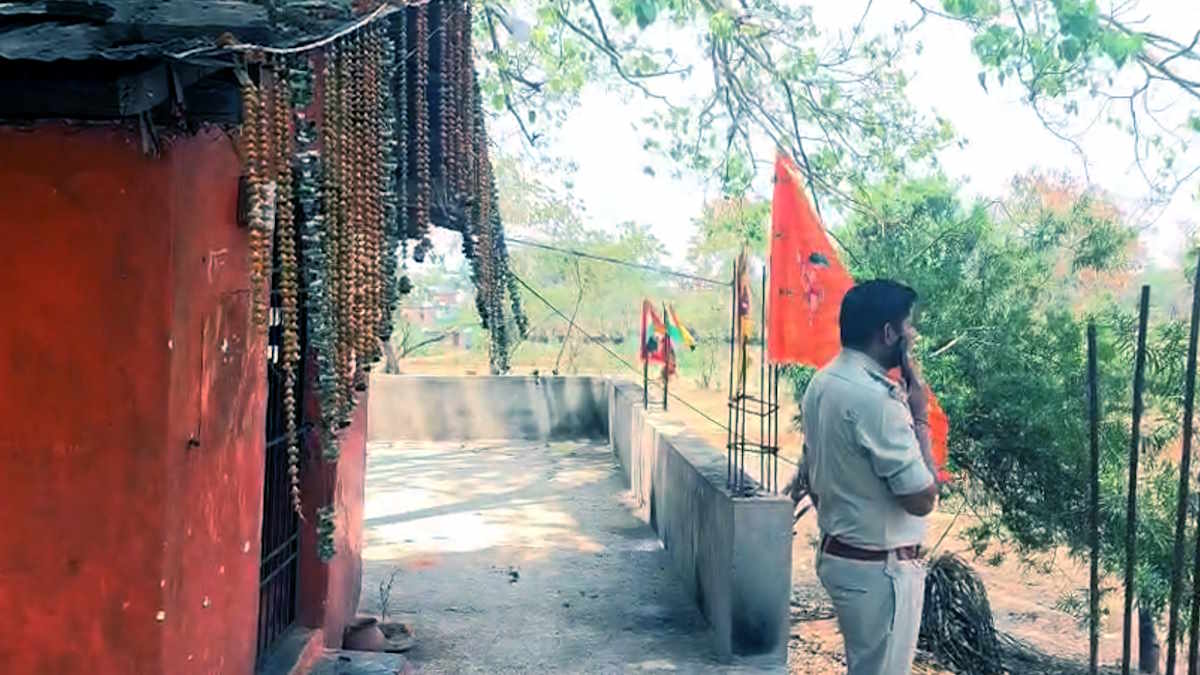 कवर्धा के हनुमान मंदिर में चोरी, चांदी का मुकुट लेकर फरार हुए चोर