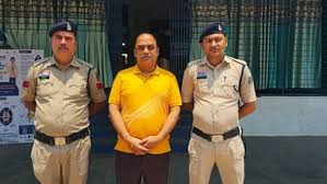 जबरन नमाज पढ़वाने के मामले में पुलिस ने की बड़ी कार्रवाई,NSS प्रभारी गिरफ्तार 