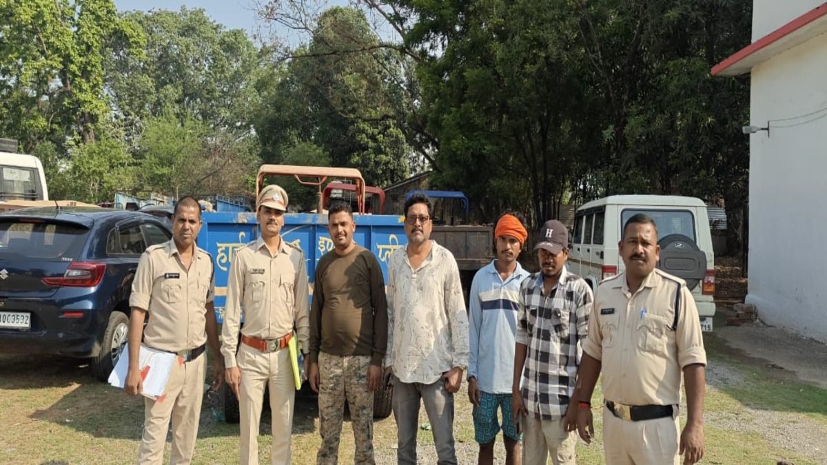 सरगुजा में अवैध खनिज परिवहन पर बड़ा प्रहार, खनिज विभाग ने 9 ट्रैक्टर किए जब्त
