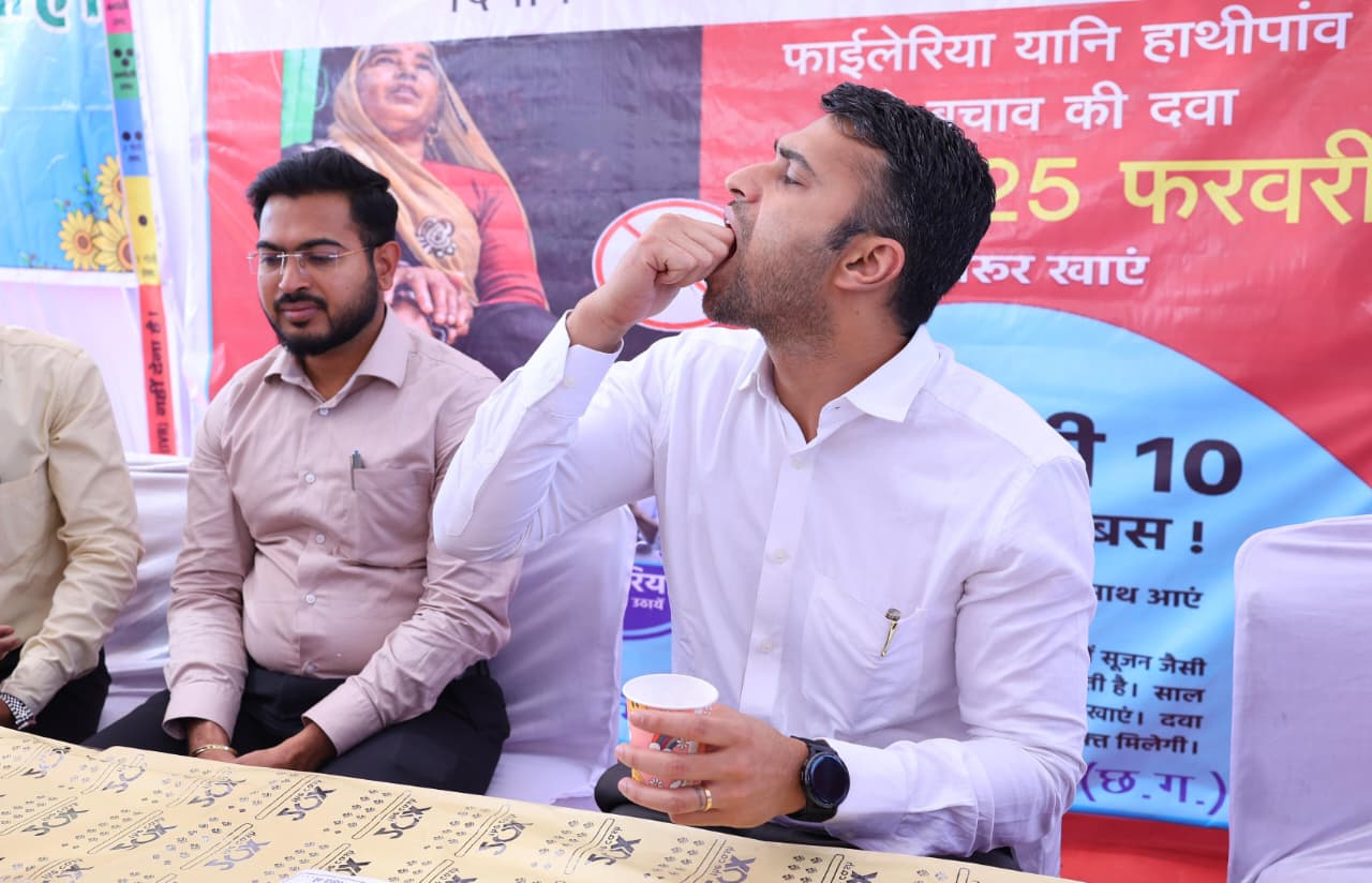 राष्ट्रीय फाइलेरिया उन्मूलन कार्यक्रम: कलेक्टर ने दवा सेवन कर किया एमडीए अभियान का शुभारंभ 