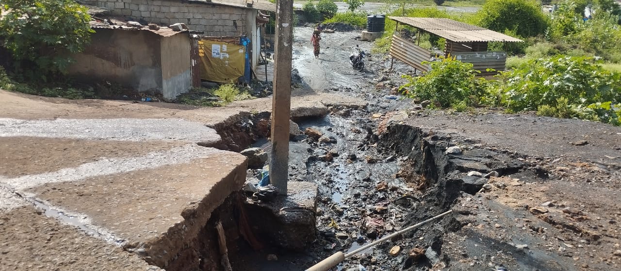 किरंदुल में हुए एक घण्टें के बारिश में फिर लोगों के घरों में घुसा पानी 