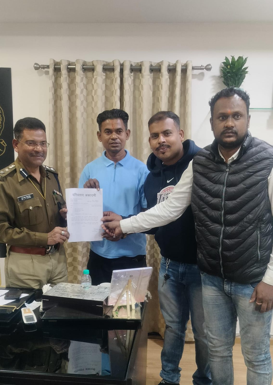 यंगिस्तान अकादमी द्वारा 12 जनवरी को आयोजित वॉकथॉन कार्यक्रम, पुलिस अधीक्षक डॉ लाल उमेद सिंह को आने का निमंत्रण दिया