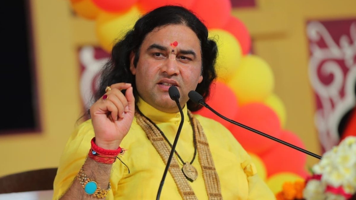 रायपुर पहुंचे कथावाचक देवकीनंदन ठाकुर, धर्मांतरण, राम मंदिर दान विवाद और -1नो तिलक, नो एंट्री-1 पर दिया बड़ा बयान