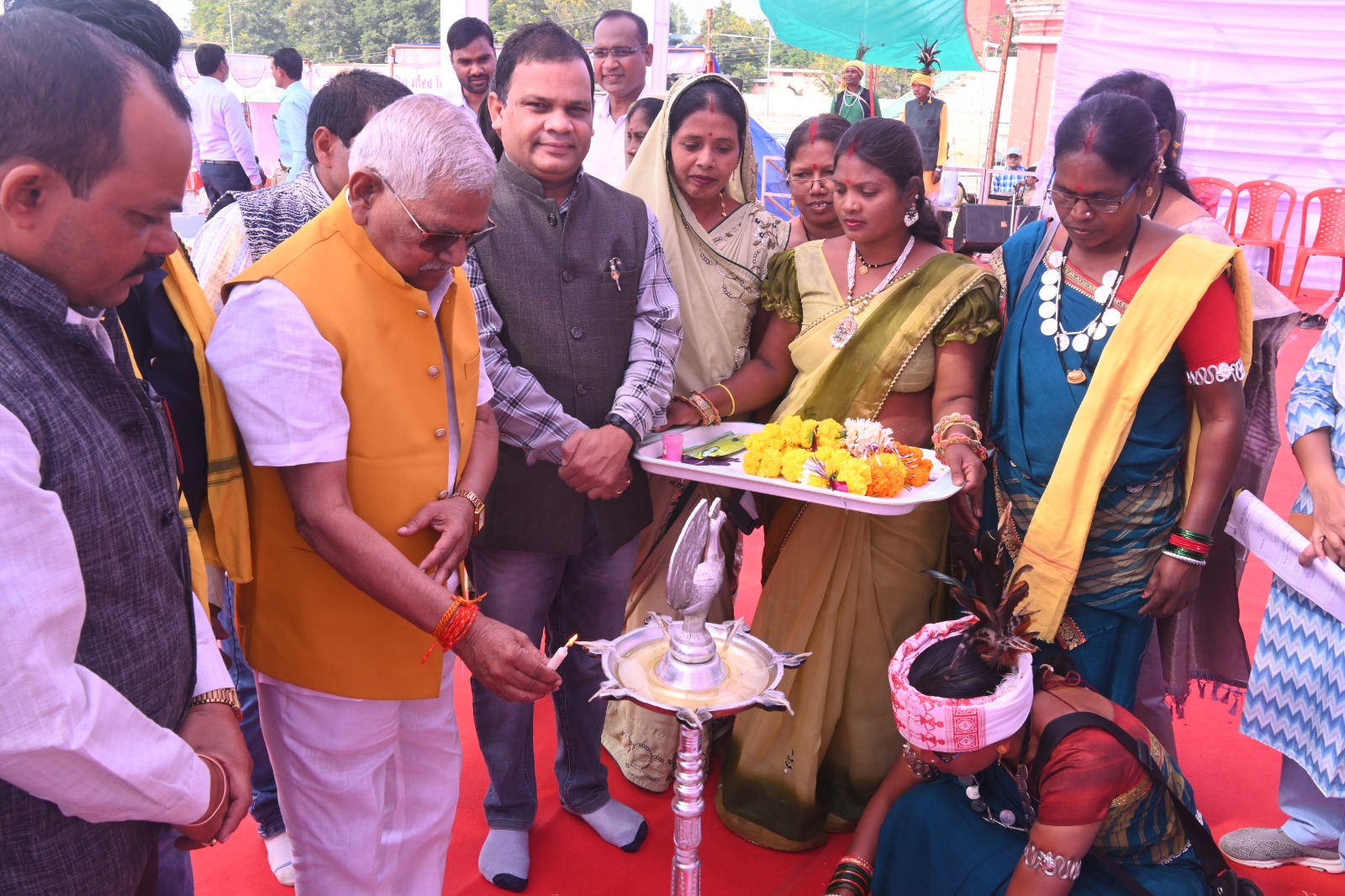 जनजातीय गौरव दिवस के अवसर पर राजा फतेह सिंह खेल मैदान खैरागढ़ में एक दिवसीय कार्यक्रम का हुआ आयोजन