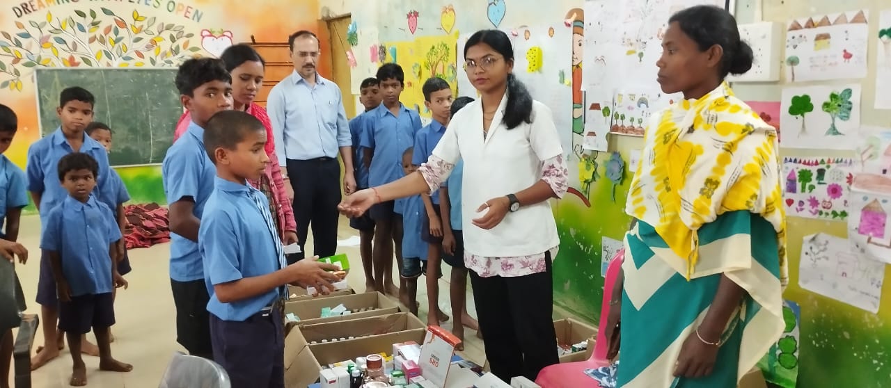 एएमएनएस कंपनी द्वारा किया गया मदाड़ी में मेगा हेल्थ कैंप का सफल आयोजन