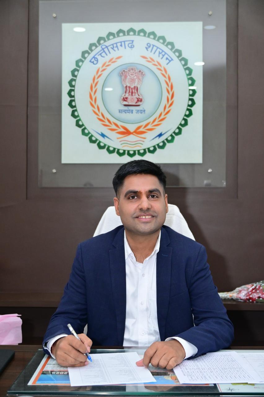 राजनांदगांव जिले के नवपदस्थ कलेक्टर जितेन्द्र यादव ने किया कार्यभार ग्रहण
