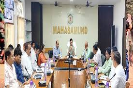 महासमुंद कलेक्टर की सख्ती, खाद कालाबाजारी और अवैध रेत उत्खनन पर कड़ी कार्रवाई के निर्देश