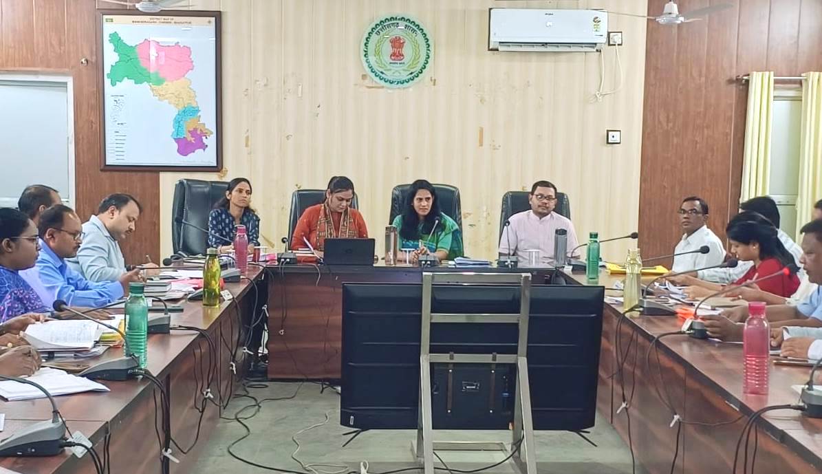 कलेक्टर संतन देवी जांगड़े का सुशासन संकल्प: पदभार संभालते ही कड़े तेवर, पेंडिंग फाइलें देख अधिकारियों को दी चेतावनी