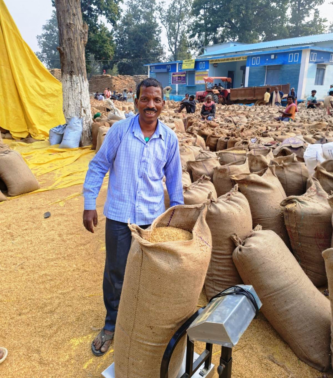 बोनस राशि मिलने से जनक राम के चेहरे पे आई मुस्कान, परिवार में छाई खुशहाली