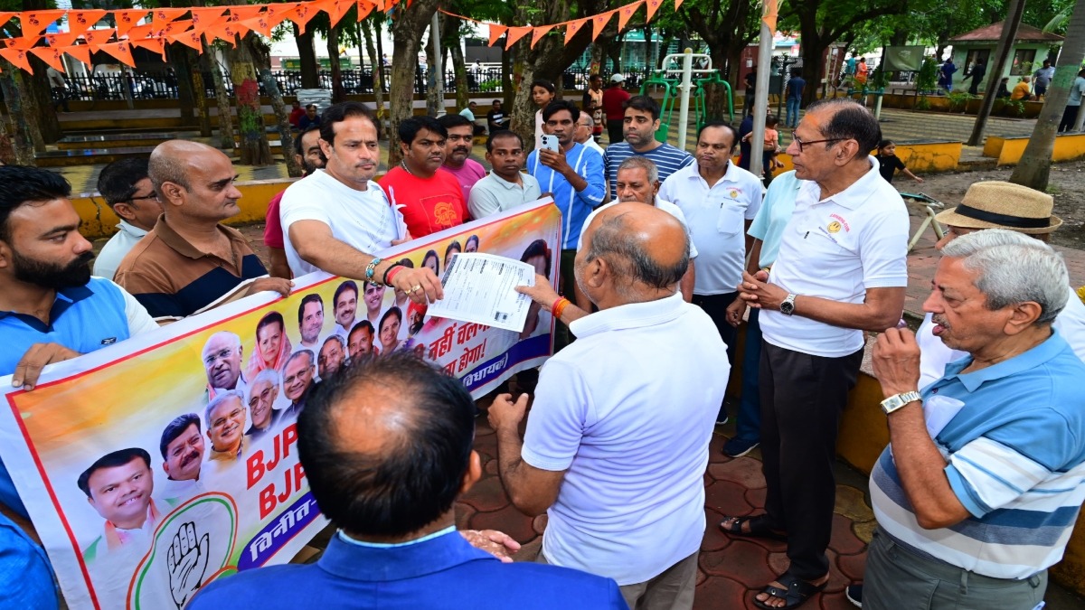 स्मार्ट मीटर विवाद: रायपुर में कांग्रेस ने घर-घर पहुंचकर आवेदन भरवाए, आंदोलन की चेतावनी