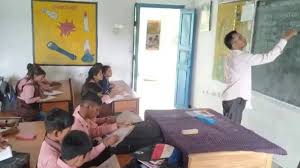 शिक्षा विभाग की लापरवाही आई सामने,सरकारी स्कूल में ससुर की जगह बच्चों को पढ़ा रहा दामाद