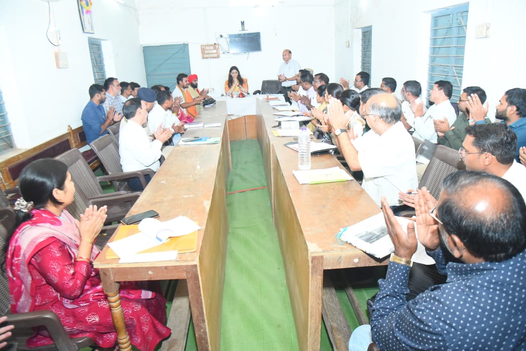 समीक्षा बैठक में विधायक भावना बोहरा ने अधोसंरचना निर्माण और विकास कार्यों को गुणवत्तापूर्ण एवं तय समय पर पूर्ण करने दिए निर्देश 