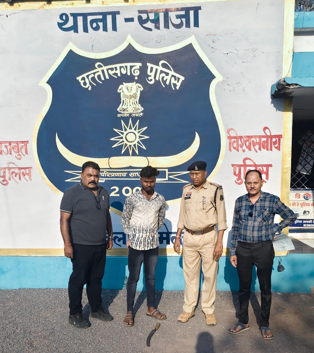  लोहे का धारदार वस्तु हाथ में रखकर जान से मारने की धमकी देने के मामले में आरोपी गिरफ्तार