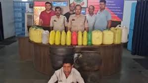 अवैध शराब के खिलाफ पुलिस की बड़ी रेड
