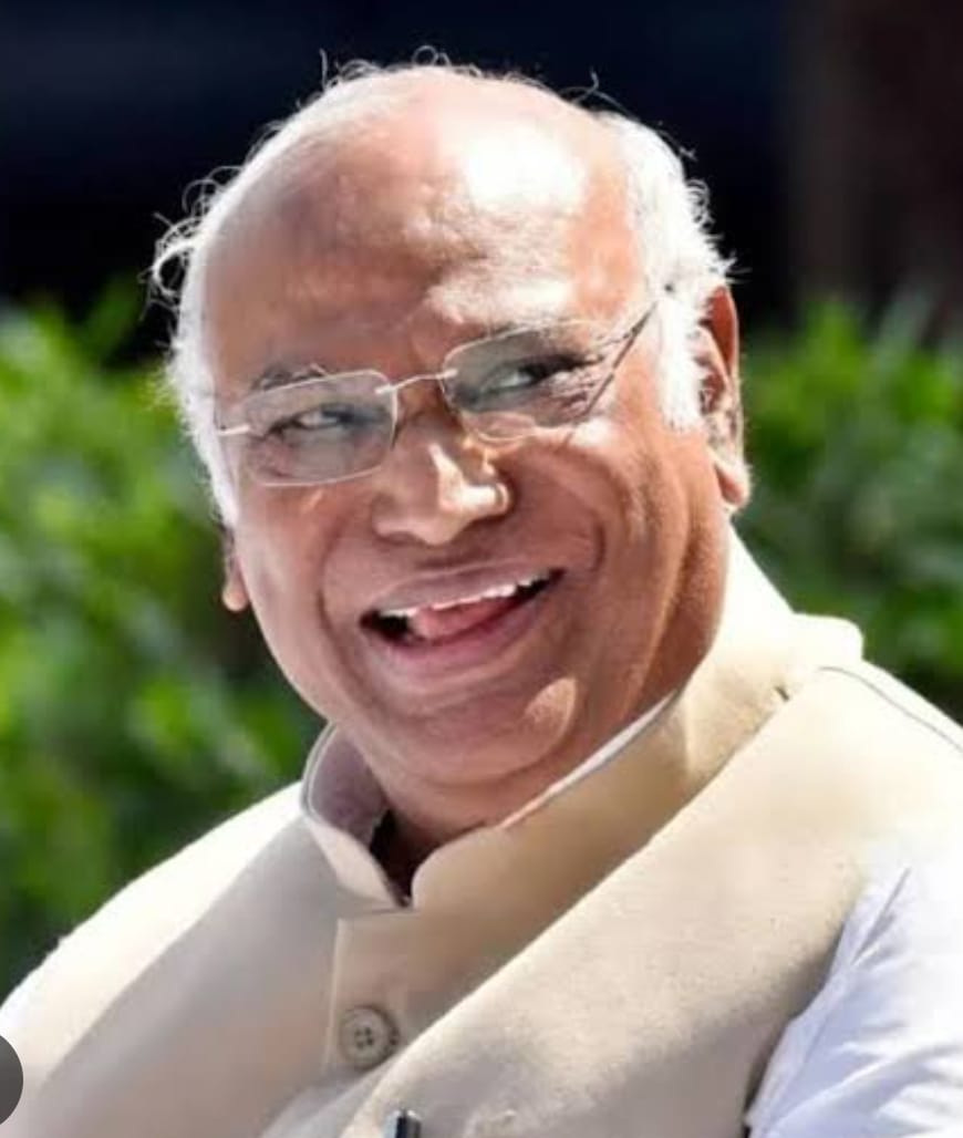 कांग्रेस के राष्ट्रीय अध्यक्ष मल्लिकार्जुन खड़गे का होगा भव्य स्वागत, जिला कांग्रेस कमेटी ग्रामीण से 200 गाड़ियों की काफिला पहुंचेंगे रायपुर