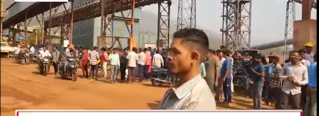 एलएनटी कंपनी में मजदूरों की हड़ताल, वेतन वृद्धि और 8 घंटे ड्यूटी की मांग तेज
