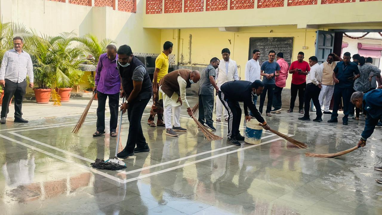 स्वच्छता का पालन समाज के प्रति सच्चा समर्पण है : अयोध्या में विराजेंगे श्रीराम और स्वच्छ होंगे सभी मंदिर, तीर्थ और धाम - जितेन्द्र वर्मा