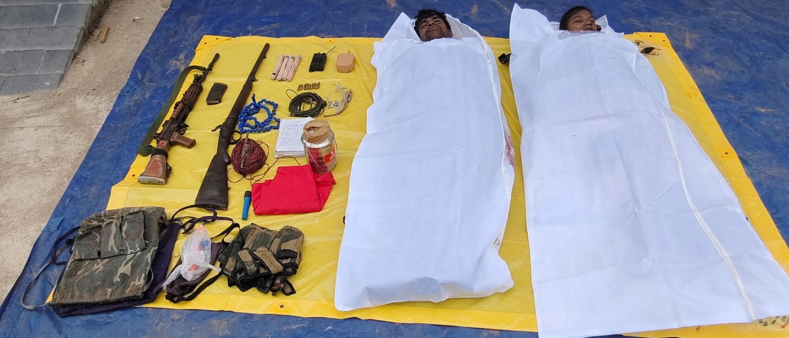 सुकमा पुसगुन्ना मुठभेड़ में 02 हार्डकोर माओवादी (01महिला, 01पुरुष) का शव हथियार सहित बरामद