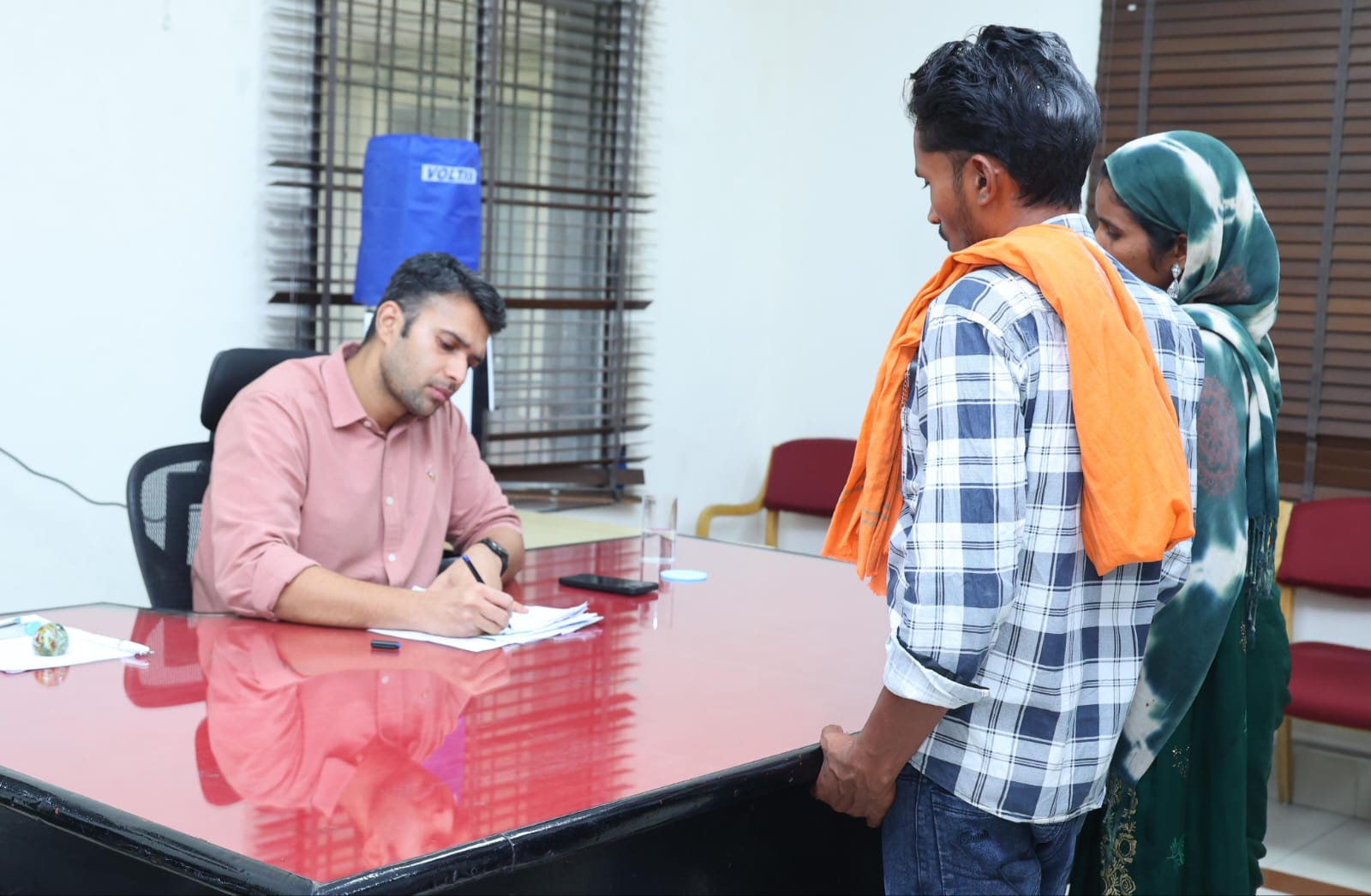 जनदर्शन में जिलेभर से पहुंचे आवेदकों ने सुनाईं अपनी समस्याएं,कलेक्टर ने आवेदनों के त्वरित निराकरण के दिए निर्देश