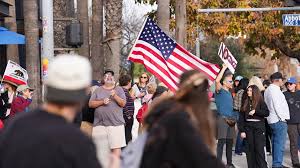 ट्रंप की आव्रजन नीतियों के खिलाफ अमेरिका में विरोध तेज 