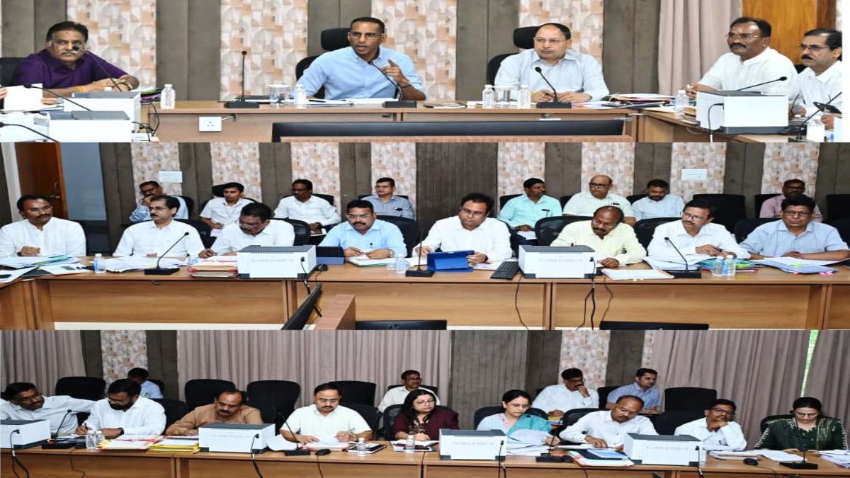 छत्तीसगढ़ PWD: सचिव मुकेश बंसल का बड़ा निर्देश, 31 जुलाई तक जारी करें सभी स्वीकृत कार्यों के वर्क ऑर्डर, सड़क निर्माण कार्यों में आएगी तेजी