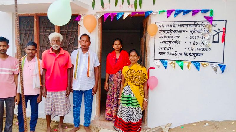 प्रधानमंत्री आवास योजना से बदली मुन्नी की ज़िंदगी,मिट्टी की झोपड़ी से पक्के मकान तक का सफ़र 