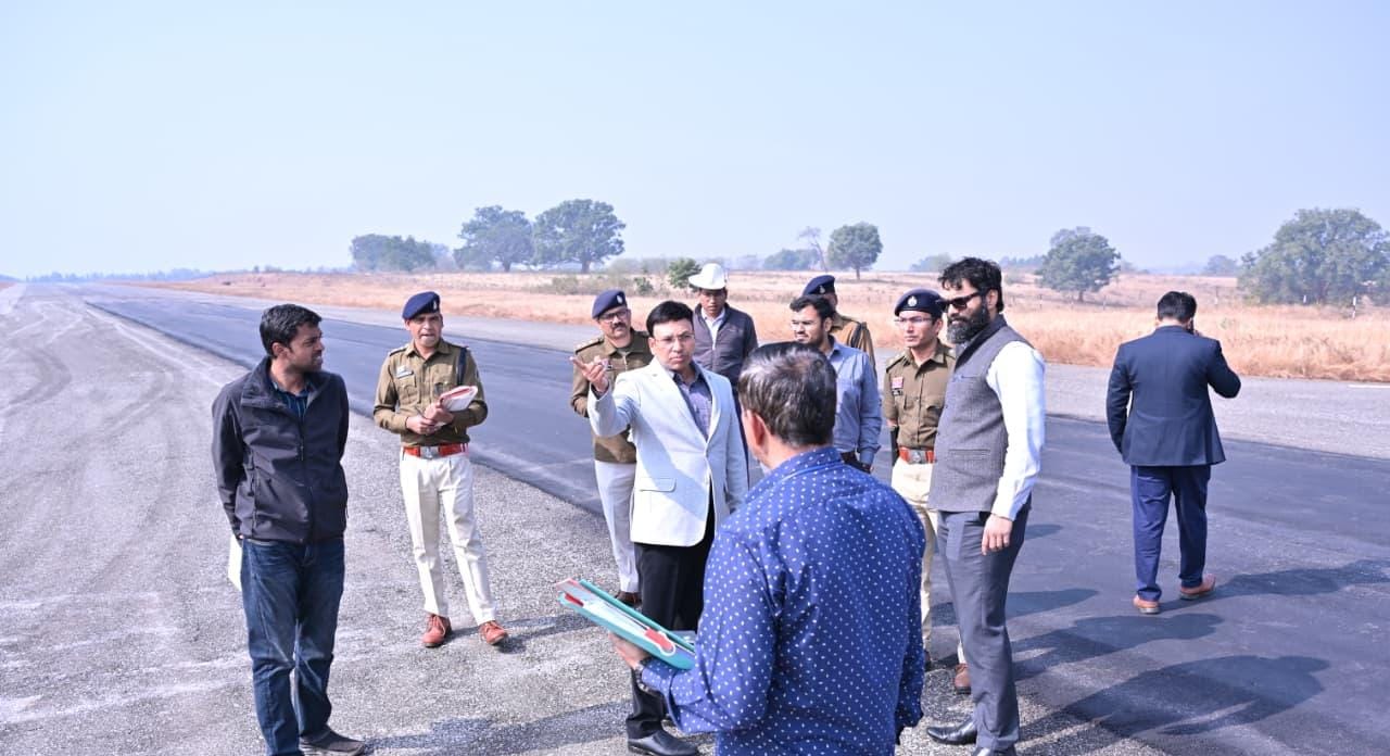 राष्ट्रपति मुर्मू के प्रस्तावित आगमन की तैयारी के संबंध में कलेक्टर एवं एसएसपी ने आगडीह का किया निरीक्षण