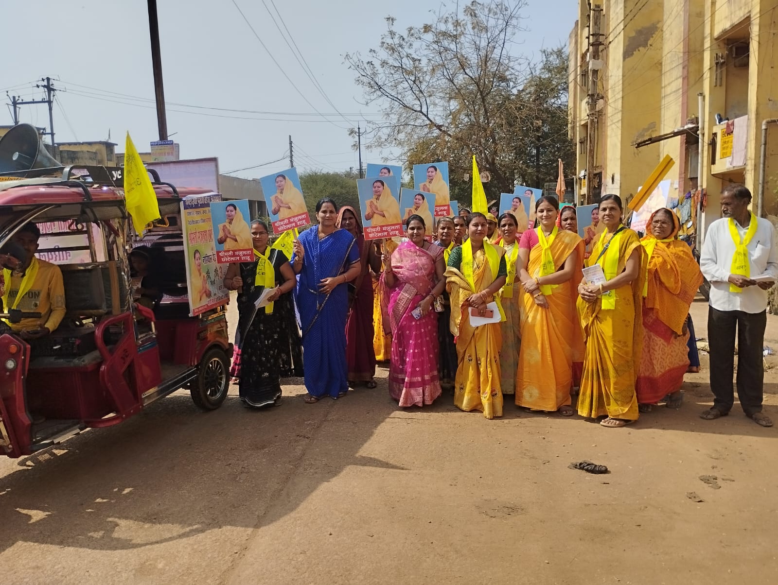 महिलाओं के साथ घर घर दस्तक दे रही हैं निर्दलीय पार्षद प्रत्याशी मंजूलता छोटेलाल साहू इस बार जनता बदलाव के मूड 