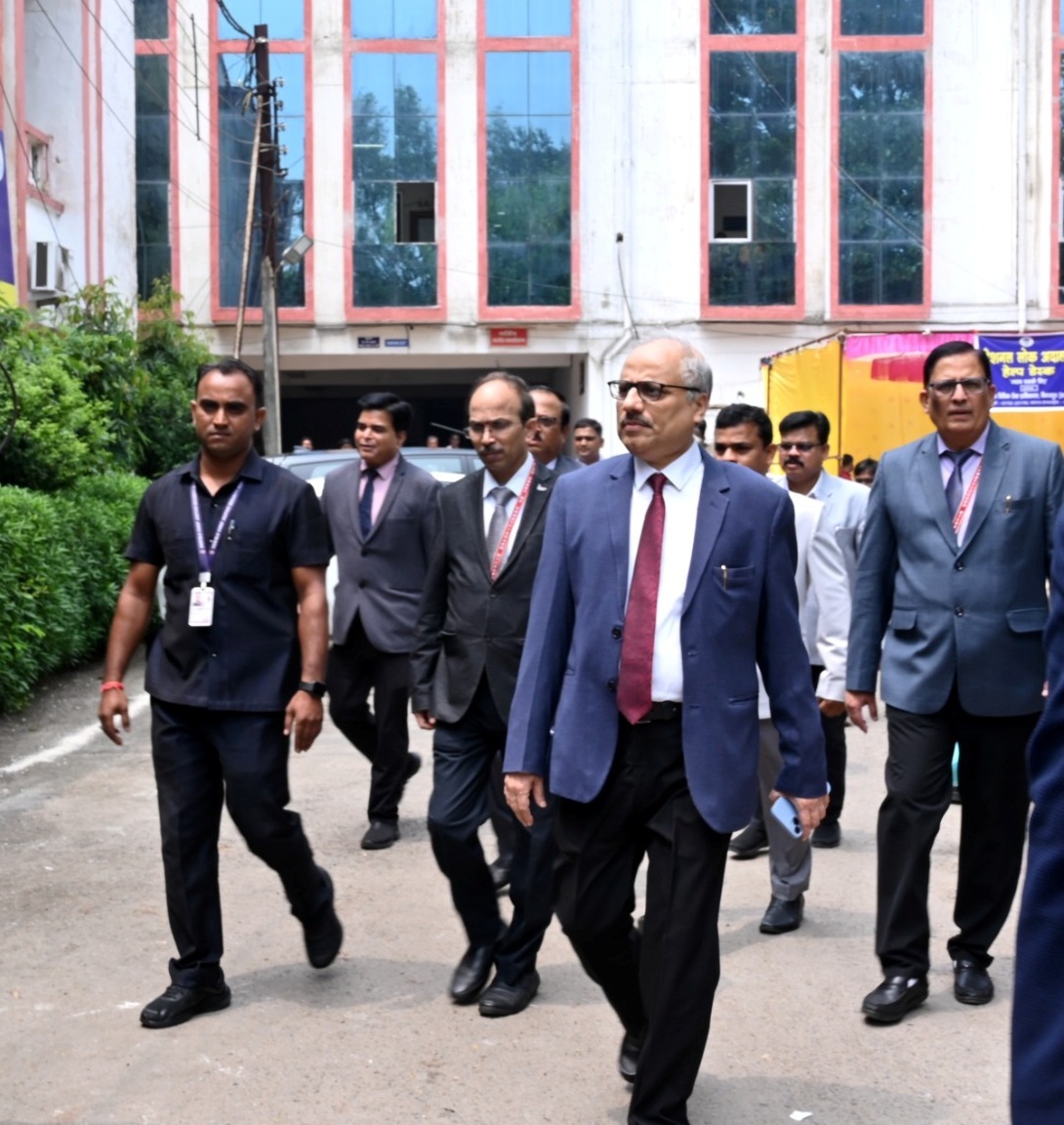 छत्तीसगढ उच्च न्यायालय के मुख्य न्यायाधीश न्यायमूर्ति  रमेश सिन्हा ने नेशनल लोक अदालत के तहत सुनवाई का लिया जायजा 