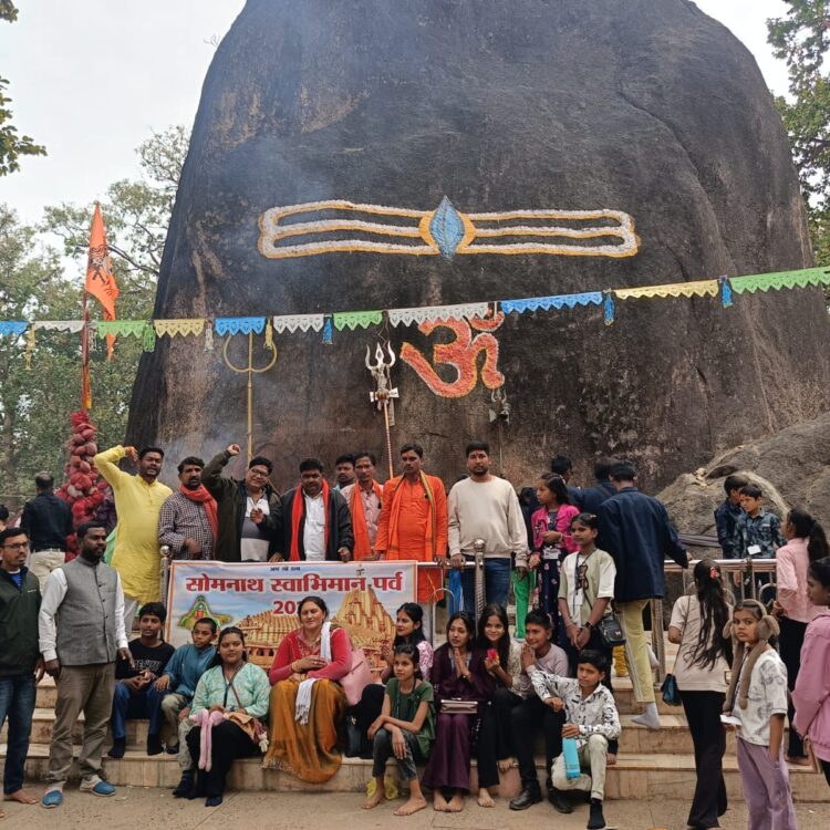 सोमनाथ स्वाभिमान पर्व के तहत भाजपा ने भूतेश्वरनाथ मंदिर में पूजा-अर्चना कर 1008 ॐ मंत्रों का जाप किया
