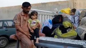 सैन्य अभियान के डर से उत्तर-पश्चिमी पाकिस्तान से हजारों लोग पलायन कर रहे