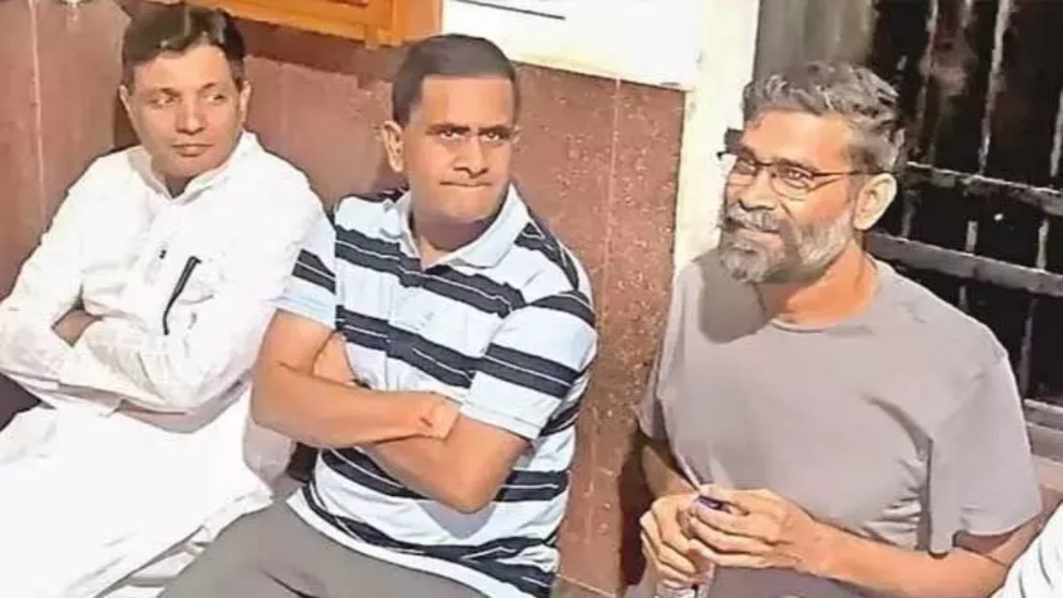 दुर्ग के स्कूल में बड़ा कांड! चॉकलेट बताकर छात्रों को खिलाई प्रतिबंधित दवा, 8 बच्चे बीमार, एक ICU में