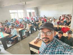 सरकारी स्कूल के शिक्षक पर दो राज्यों में एक साथ नौकरी करने का आरोप,DEO ने जांच के लिए बनाई कमेटी