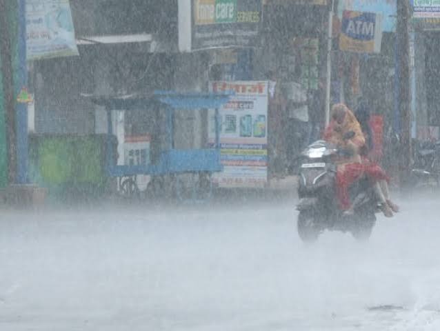 CG Weather Alert: अगले 48 घंटे छत्तीसगढ़ पर भारी! 25 से ज्यादा जिलों में रेड अलर्ट, रायपुर में लगातार बारिश