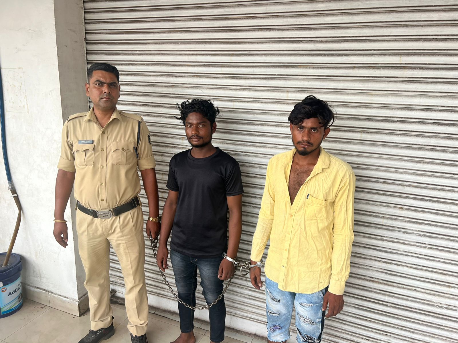 अवैध रूप से शराब बिक्री करते 02 आरोपी गिरफ्तार