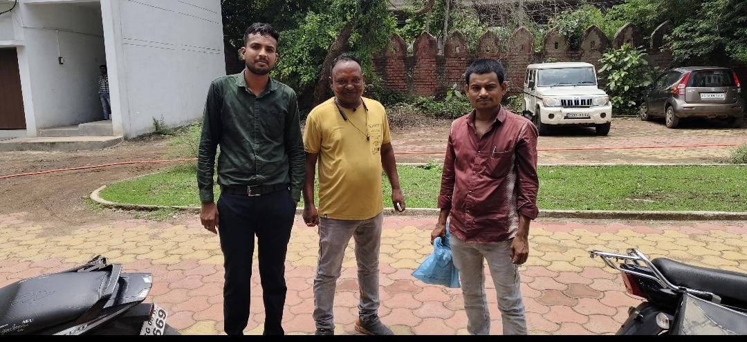 जरूरी कागजातों और सामान सहित गुम बैग पुलिस की मदद से मिला