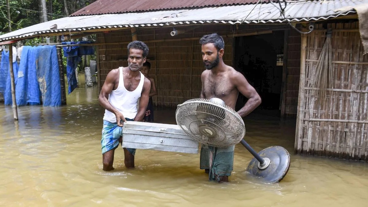 असम में बाढ़ का कहर! 24 घंटे में 7 मौतें, अब तक 75 की गई जान; 3.32 लाख लोग प्रभावित, 9 लाख मिलेगा मुआवजा