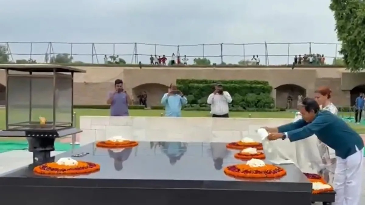 अस्पताल से डिस्चार्ज होते ही राजघाट पहुंचे सोनम वांगचुक, बोले- ‘शांति से अपनी बात कहकर सरकार को झुकाया जा सकता है’