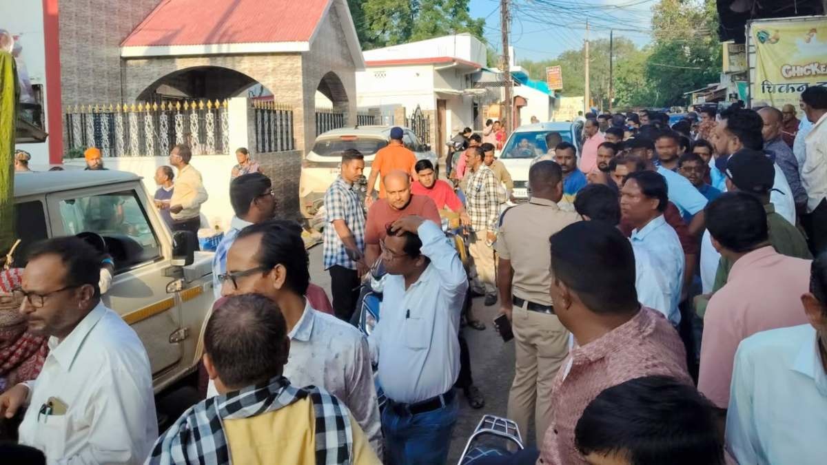 500 डॉलर लगाओ, हर महीने 10% कमाओ! फिर अचानक बंद हुई निकासी… डोंगरगढ़ के ‘लॉन्ग एशिया’ ट्रेडिंग नेटवर्क पर उठे बड़े सवाल
