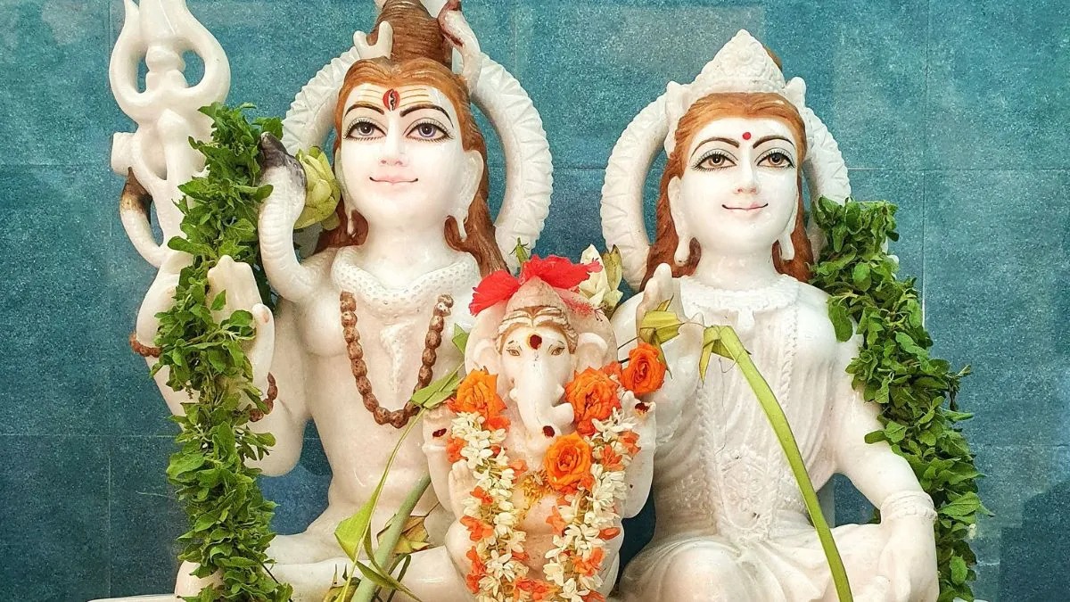 हर-हर महादेव से गूंजेगा देश! 30 जुलाई से शुरू सावन, जानें कब निकलेगी कांवड़ यात्रा और कब-कब है सोमवार व्रत