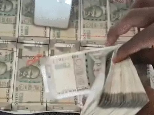 रायपुर में 45 करोड़ के नकली नोटों का सौदा! कारोबारी से 1.13 करोड़ की ठगी, पुलिस जांच में बड़ा खुलासा