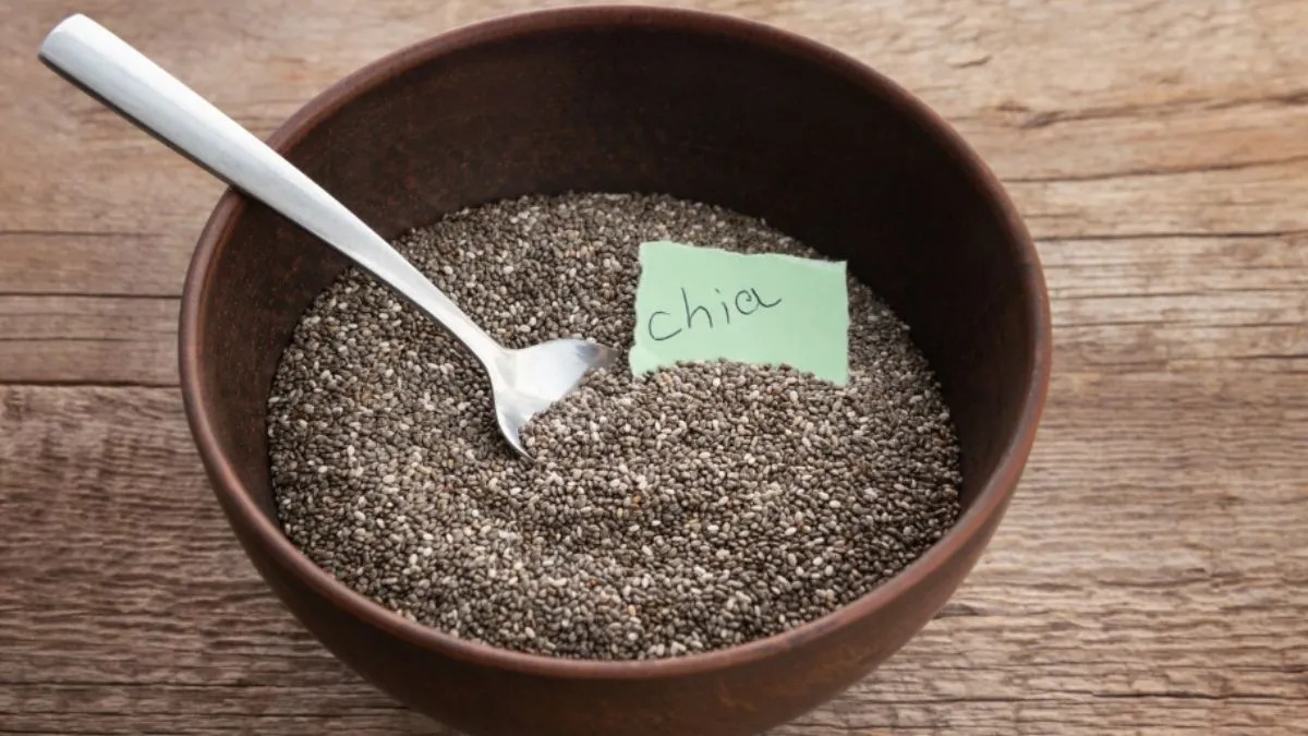 हेल्दी समझकर कहीं ज्यादा तो नहीं खा रहे Chia Seeds? जानिए इसके साइड इफेक्ट्स