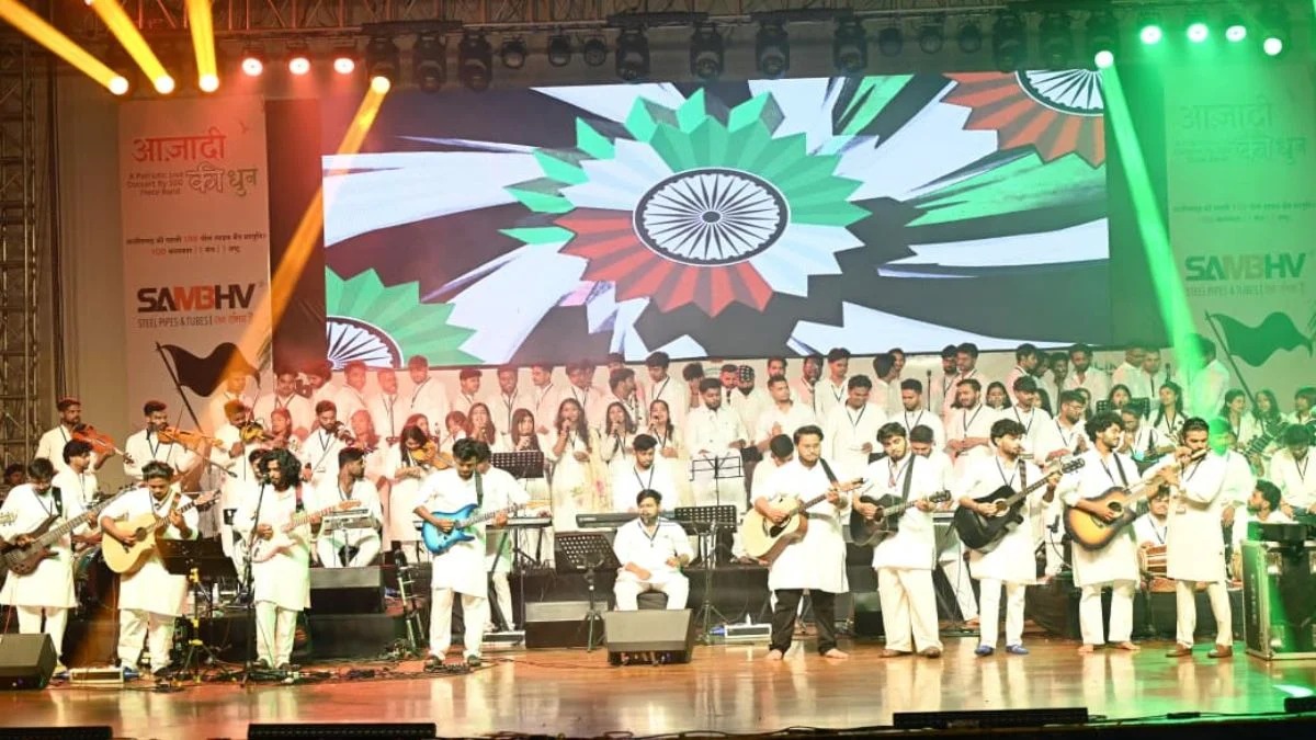 100 कलाकार, एक मंच और देशभक्ति का जुनून! रायपुर में ‘आजादी की धुन’ ने बांधा समां, CM साय भी हुए शामिल