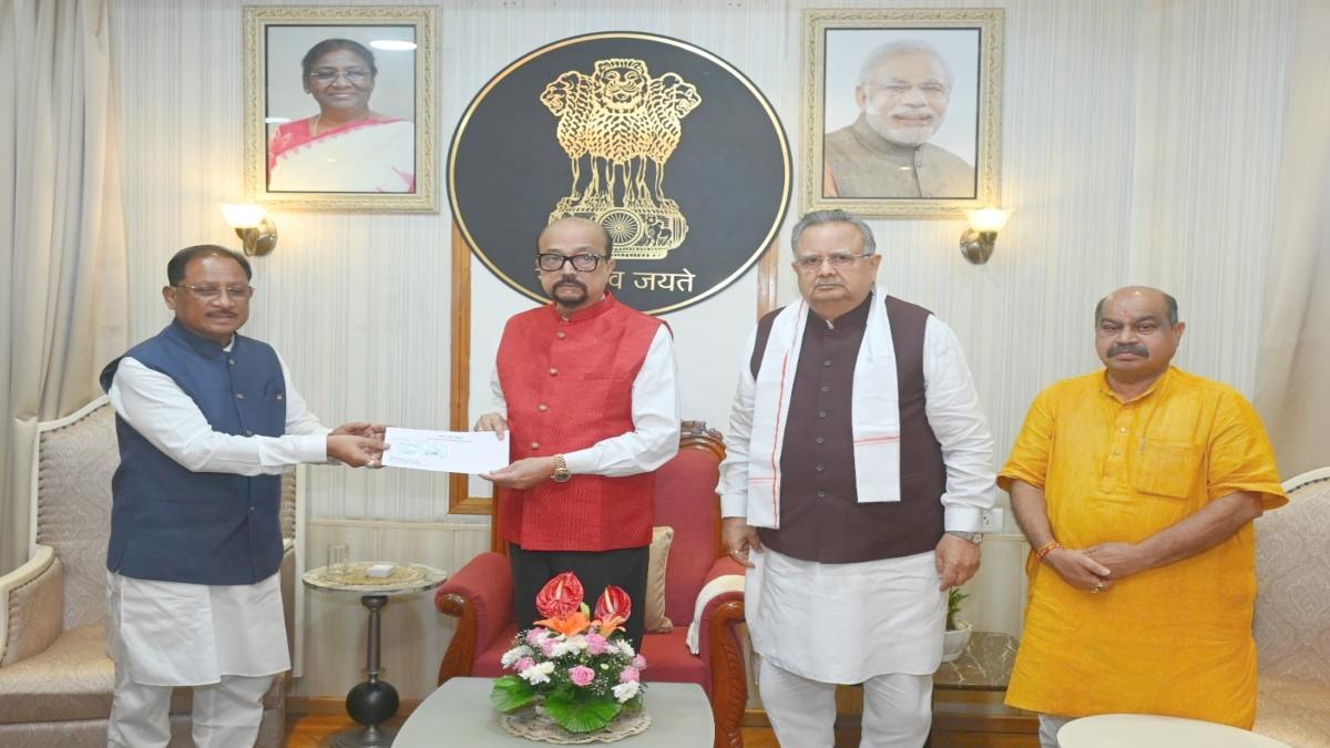 असम बाढ़ पीड़ितों के लिए छत्तीसगढ़ की बड़ी मदद, CM साय ने राज्यपाल रमेन डेका को सौंपा ₹5 करोड़ का चेक
