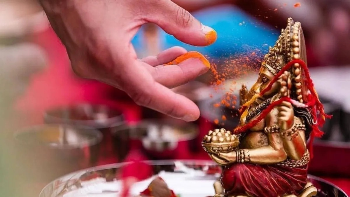 आज के 7 खास उपाय: कॉन्फिडेंस, नौकरी और तरक्की से लेकर वैवाहिक जीवन तक, जानें क्या करें