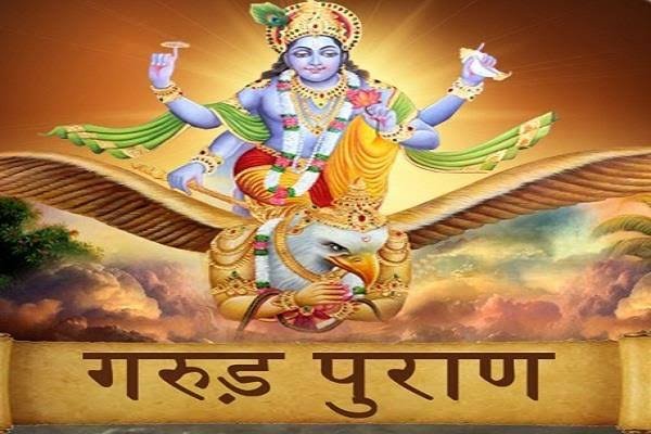 मौत के बाद शव को जमीन पर क्यों लिटाया जाता है? पंचतत्वों और जीवन की नश्वरता से जुड़ा है गहरा रहस्य